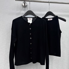 🛒𝐍𝐄𝐖 · 𝟐𝟎𝟐6/爆款现货 【原单品质】小众|2026新款开衫➕背心两件套针织衫 老钱风穿搭 气质百搭绝美 定制 🛒𝐍𝐄𝐖 · 𝟐𝟎𝟐6/爆款现货 【原单品质】小众|2026新款开衫➕背心两件套针织衫 老钱风穿搭 气质百搭绝美 定制