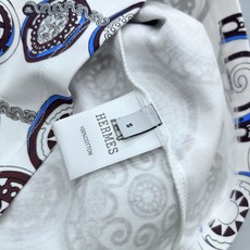 🛒𝐍𝐄𝐖 · 𝟐𝟎𝟐6/爆款现货 【原单品质】 Her*|2026新款撞色印花T恤 高订面料,百搭版型 ,上身的触感谁 🛒𝐍𝐄𝐖 · 𝟐𝟎𝟐6/爆款现货 【原单品质】 Her*|2026新款撞色印花T恤 高订面料,百搭版型 ,上身的触感谁