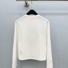 🛒𝐍𝐄𝐖 · 𝟐𝟎𝟐6/爆款现货 【原单品质】 小众|2026新款时钟刺绣长袖上衣 高订面料,减龄百搭版型 ,上身的触 🛒𝐍𝐄𝐖 · 𝟐𝟎𝟐6/爆款现货 【原单品质】 小众|2026新款时钟刺绣长袖上衣 高订面料,减龄百搭版型 ,上身的触