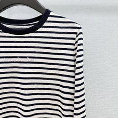 🛒𝐍𝐄𝐖 · 𝟐𝟎𝟐6/爆款现货 【原单品质】 小众|2026新款烫钻条纹长袖上衣 高订面料,减龄百搭版型 ,上身的触 🛒𝐍𝐄𝐖 · 𝟐𝟎𝟐6/爆款现货 【原单品质】 小众|2026新款烫钻条纹长袖上衣 高订面料,减龄百搭版型 ,上身的触