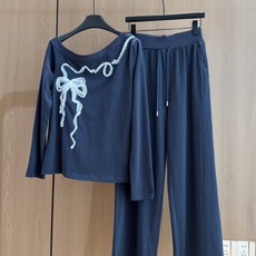 🛒𝐍𝐄𝐖 · 𝟐𝟎𝟐6/爆款现货 【秋冬上新】设计师|26新品休闲套装! 高端定制蕾丝拼接斜肩上衣 搭配抽绳长裤 极简主 🛒𝐍𝐄𝐖 · 𝟐𝟎𝟐6/爆款现货 【秋冬上新】设计师|26新品休闲套装! 高端定制蕾丝拼接斜肩上衣 搭配抽绳长裤 极简主