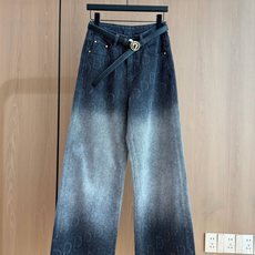 🛒𝐍𝐄𝐖 · 𝟐𝟎𝟐6/爆款现货 【秋冬新款】设计师|渐变色暗纹刺绣牛仔裤 采用高端定制面料,牛仔穿起来非常舒适,常规设 🛒𝐍𝐄𝐖 · 𝟐𝟎𝟐6/爆款现货 【秋冬新款】设计师|渐变色暗纹刺绣牛仔裤 采用高端定制面料,牛仔穿起来非常舒适,常规设