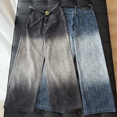 🛒𝐍𝐄𝐖 · 𝟐𝟎𝟐6/爆款现货 【秋冬新款】设计师|渐变色暗纹刺绣牛仔裤 采用高端定制面料,牛仔穿起来非常舒适,常规设 🛒𝐍𝐄𝐖 · 𝟐𝟎𝟐6/爆款现货 【秋冬新款】设计师|渐变色暗纹刺绣牛仔裤 采用高端定制面料,牛仔穿起来非常舒适,常规设