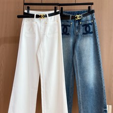 🛒𝐍𝐄𝐖 · 𝟐𝟎𝟐6/爆款现货 【秋冬新款】设计师|双C刺绣双口袋牛仔裤 采用高端定制面料,牛仔穿起来非常舒适,常规设 🛒𝐍𝐄𝐖 · 𝟐𝟎𝟐6/爆款现货 【秋冬新款】设计师|双C刺绣双口袋牛仔裤 采用高端定制面料,牛仔穿起来非常舒适,常规设