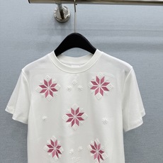 🛒𝐍𝐄𝐖 · 𝟐𝟎𝟐6/爆款现货 【原单品质】Dio*|2026新款刺绣T恤 高订面料,百搭版型 ,上身的触感谁穿谁知 🛒𝐍𝐄𝐖 · 𝟐𝟎𝟐6/爆款现货 【原单品质】Dio*|2026新款刺绣T恤 高订面料,百搭版型 ,上身的触感谁穿谁知