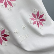 🛒𝐍𝐄𝐖 · 𝟐𝟎𝟐6/爆款现货 【原单品质】Dio*|2026新款刺绣T恤 高订面料,百搭版型 ,上身的触感谁穿谁知 🛒𝐍𝐄𝐖 · 𝟐𝟎𝟐6/爆款现货 【原单品质】Dio*|2026新款刺绣T恤 高订面料,百搭版型 ,上身的触感谁穿谁知