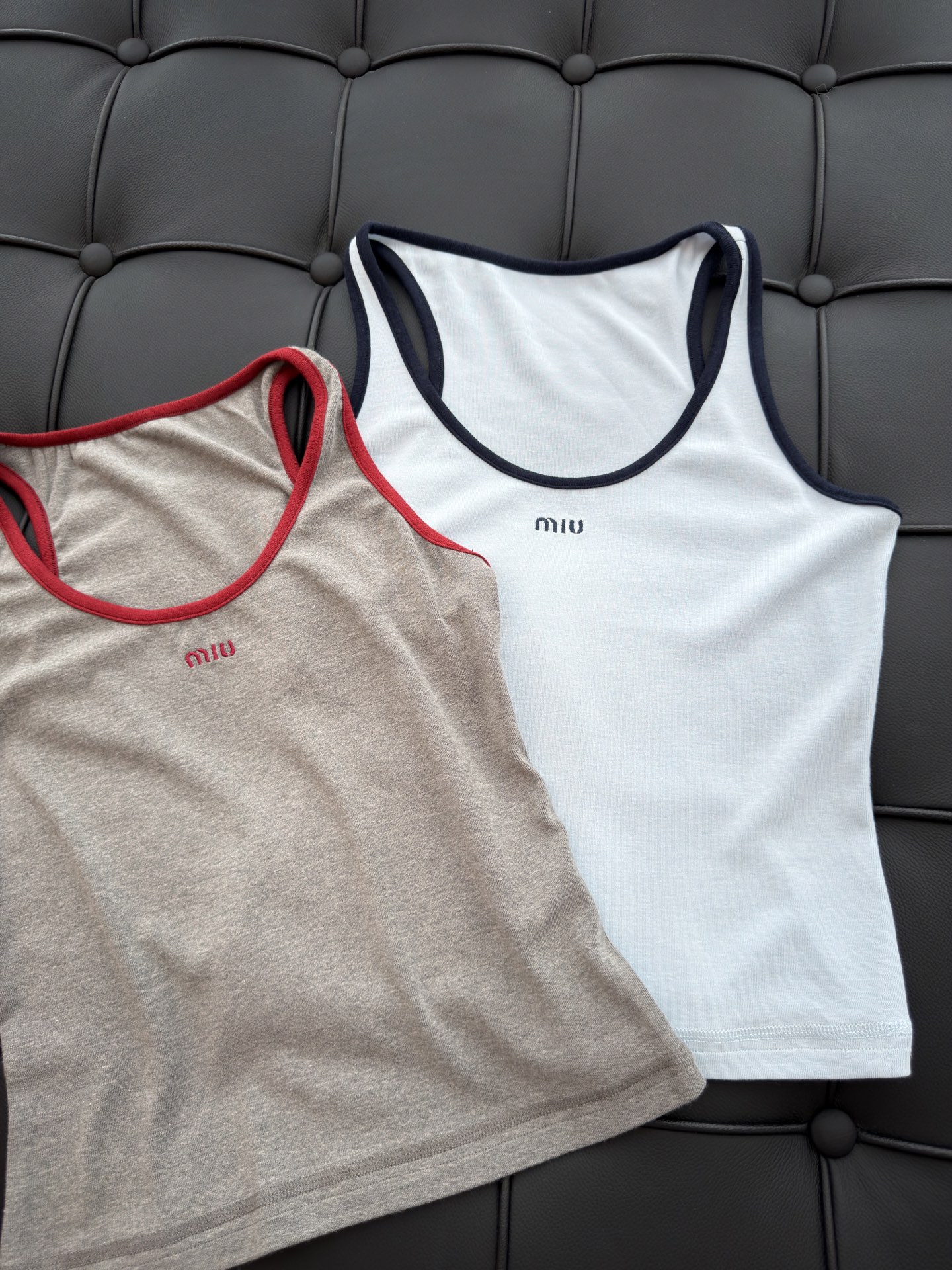 🛒𝐍𝐄𝐖 · 𝟐𝟎𝟐6/爆款现货 原创 设计师｜26新品三件套长裤套装！ 高端定制亲肤面料两件套上衣  搭配松弛感休闲长