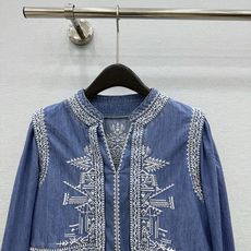 🛒𝐍𝐄𝐖 · 𝟐𝟎𝟐6/爆款现货 原单品质 小众*|2026新品刺绣牛仔衬衫 精致版型,高级肌理细腻 极简主义常规剪 🛒𝐍𝐄𝐖 · 𝟐𝟎𝟐6/爆款现货 原单品质 小众*|2026新品刺绣牛仔衬衫 精致版型,高级肌理细腻 极简主义常规剪
