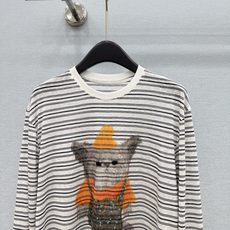 🛒𝐍𝐄𝐖 · 𝟐𝟎𝟐6/爆款现货 【原单品质】 小众|2026新款卡通订珠印花长袖上衣 高订面料,减龄百搭版型 ,上身 🛒𝐍𝐄𝐖 · 𝟐𝟎𝟐6/爆款现货 【原单品质】 小众|2026新款卡通订珠印花长袖上衣 高订面料,减龄百搭版型 ,上身