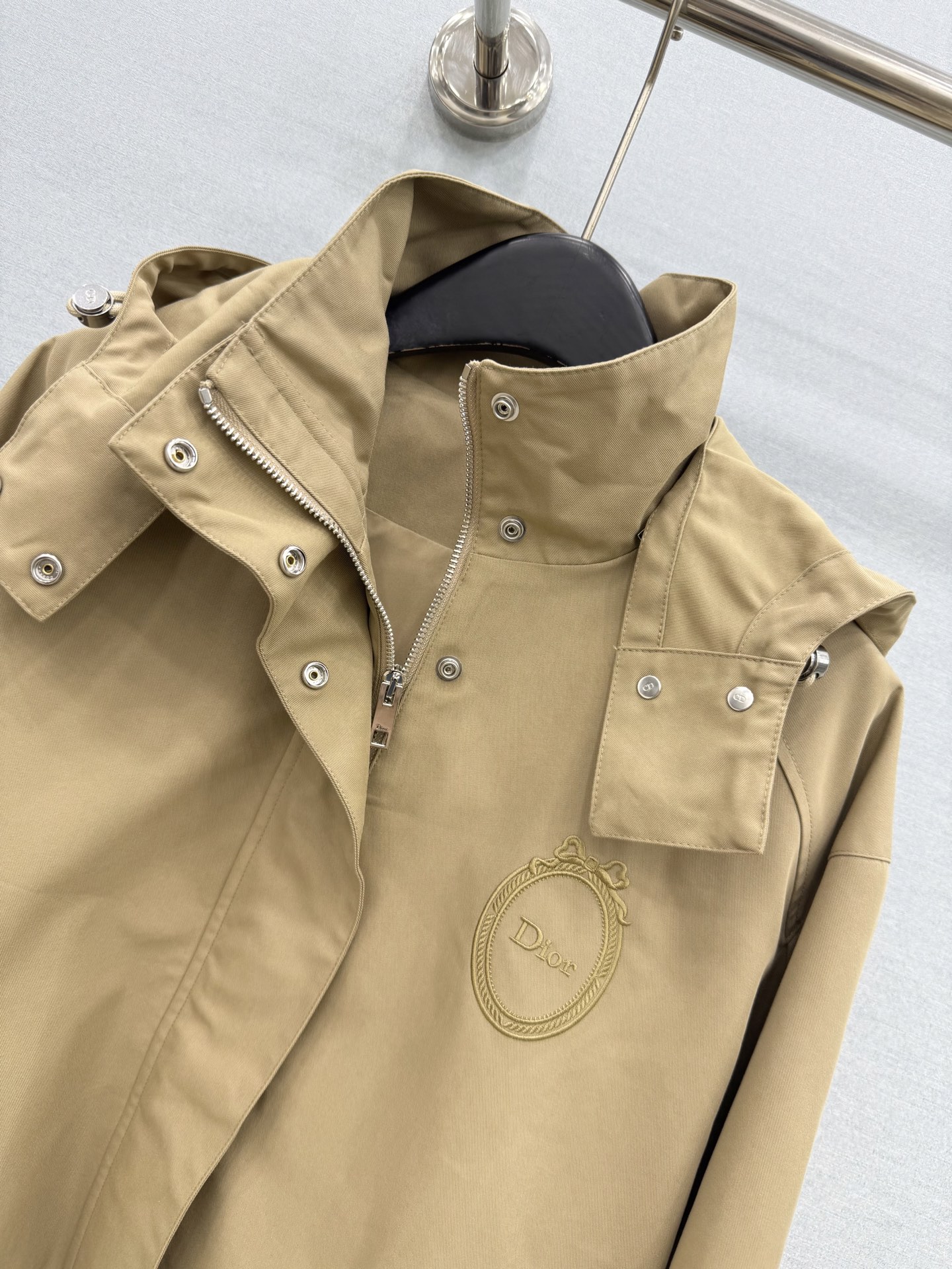 🛒𝐍𝐄𝐖 · 𝟐𝟎𝟐6/爆款现货 【原版定制】D*｜26早秋新款可拆卸纯色带帽夹克风衣外套 经典的色系，视觉盛宴，不同于