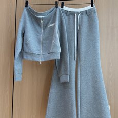 🛒𝐍𝐄𝐖 · 𝟐𝟎𝟐6/爆款现货 【秋冬上新】设计师|26新品休闲套装! 高端定制一字领双拉链上衣 搭配松紧腰抽绳微喇长 🛒𝐍𝐄𝐖 · 𝟐𝟎𝟐6/爆款现货 【秋冬上新】设计师|26新品休闲套装! 高端定制一字领双拉链上衣 搭配松紧腰抽绳微喇长