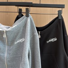🛒𝐍𝐄𝐖 · 𝟐𝟎𝟐6/爆款现货 【秋冬上新】设计师|26新品休闲套装! 高端定制一字领双拉链上衣 搭配松紧腰抽绳微喇长 🛒𝐍𝐄𝐖 · 𝟐𝟎𝟐6/爆款现货 【秋冬上新】设计师|26新品休闲套装! 高端定制一字领双拉链上衣 搭配松紧腰抽绳微喇长
