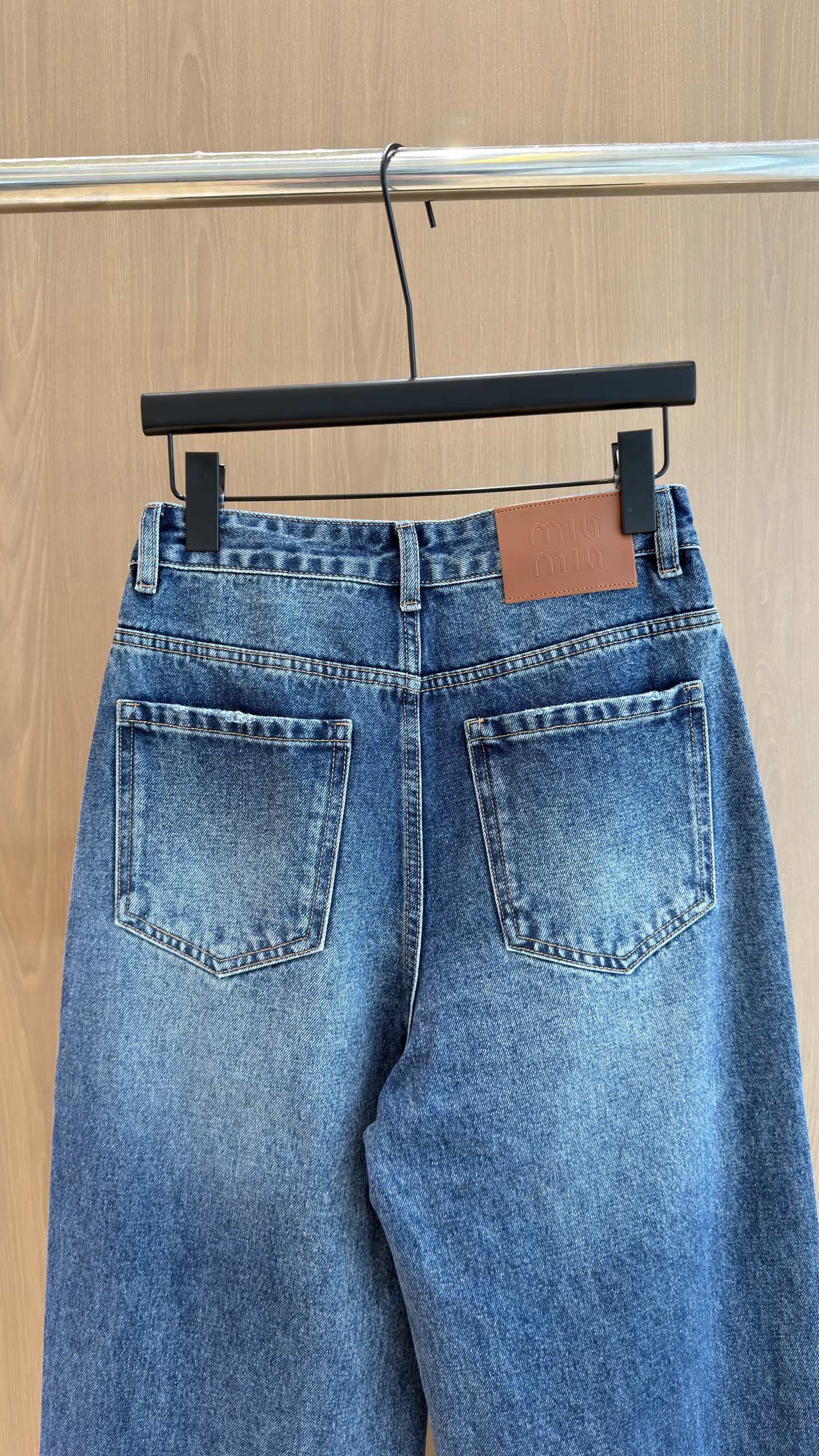 🛒𝐍𝐄𝐖 · 𝟐𝟎𝟐6/爆款现货 【秋冬上新】设计师｜26新款错层毛边直筒牛仔裤 爆单款  气质女神必入  定制专属图案