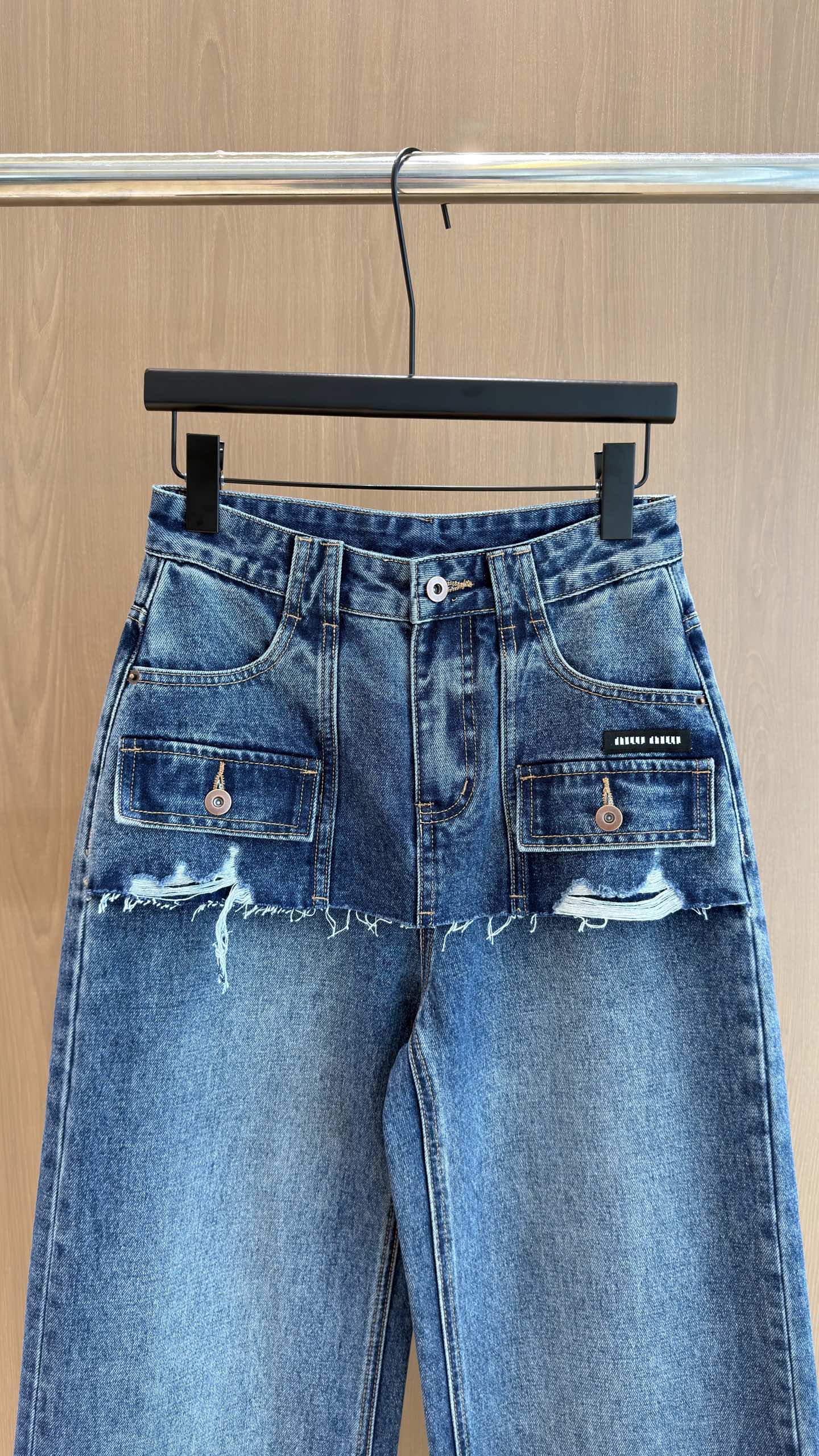 🛒𝐍𝐄𝐖 · 𝟐𝟎𝟐6/爆款现货 【秋冬上新】设计师｜26新款错层毛边直筒牛仔裤 爆单款  气质女神必入  定制专属图案
