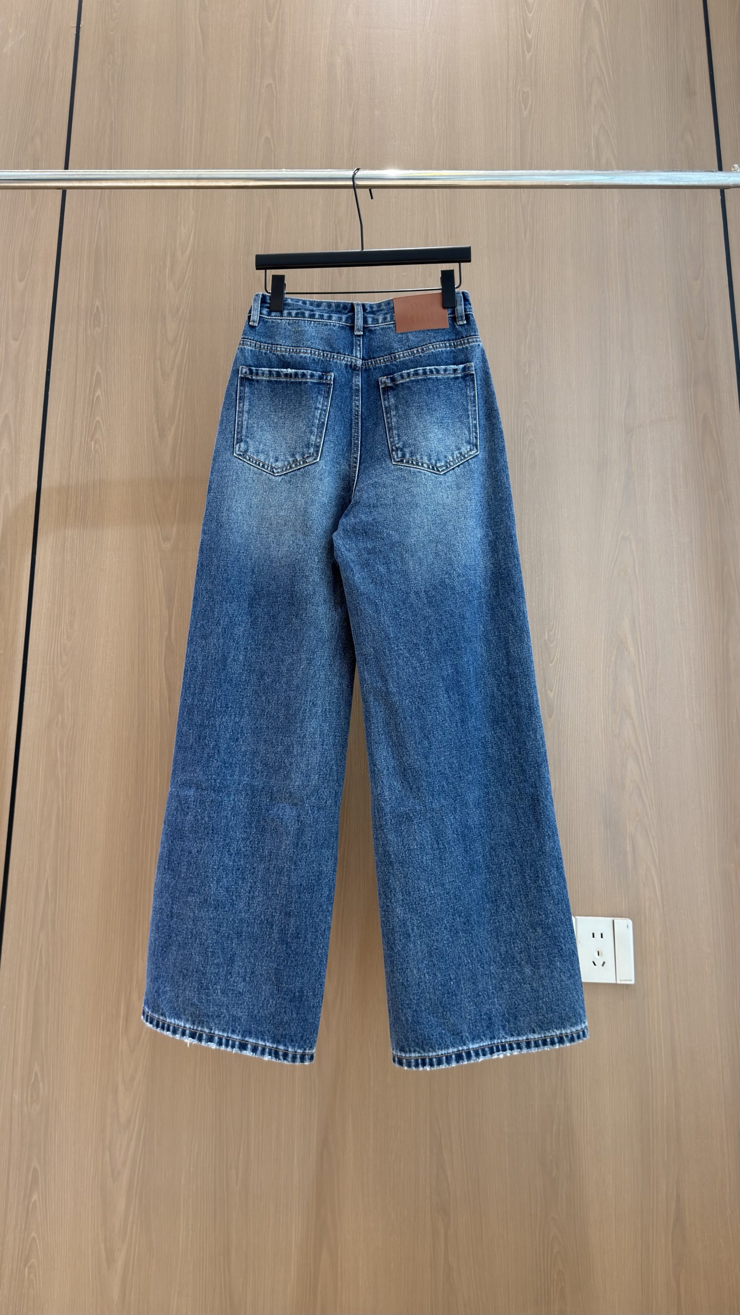 🛒𝐍𝐄𝐖 · 𝟐𝟎𝟐6/爆款现货 【秋冬上新】设计师｜26新款错层毛边直筒牛仔裤 爆单款  气质女神必入  定制专属图案