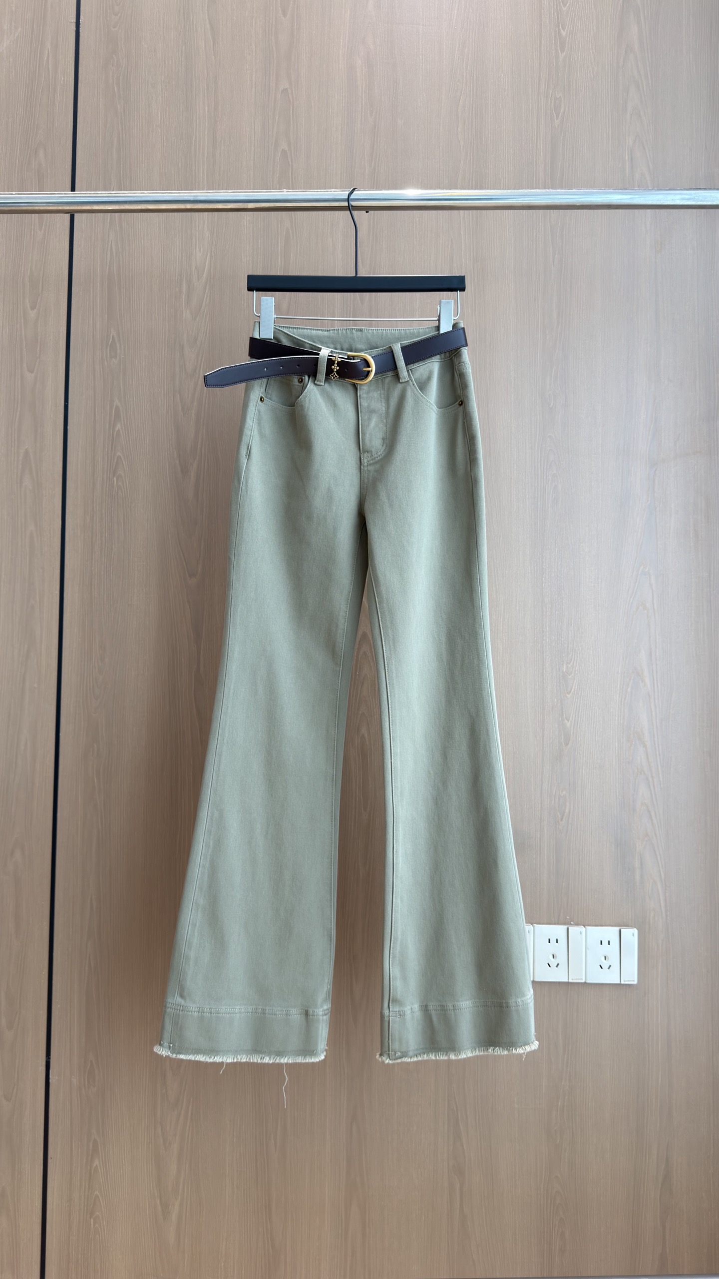 🛒𝐍𝐄𝐖 · 𝟐𝟎𝟐6/爆款现货 【秋冬上新】设计师｜26新款毛边喇叭牛仔裤 巨显腿长  爆单款  气质女神必入  定制
