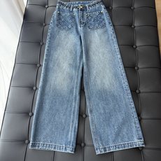 🛒𝐍𝐄𝐖 · 𝟐𝟎𝟐6/爆款现货 【秋冬新款】设计师|编织腰头双C刺绣双口袋牛仔裤 采用高端定制面料,牛仔穿起来非常舒适 🛒𝐍𝐄𝐖 · 𝟐𝟎𝟐6/爆款现货 【秋冬新款】设计师|编织腰头双C刺绣双口袋牛仔裤 采用高端定制面料,牛仔穿起来非常舒适