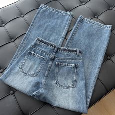 🛒𝐍𝐄𝐖 · 𝟐𝟎𝟐6/爆款现货 【秋冬新款】设计师|编织腰头双C刺绣双口袋牛仔裤 采用高端定制面料,牛仔穿起来非常舒适 🛒𝐍𝐄𝐖 · 𝟐𝟎𝟐6/爆款现货 【秋冬新款】设计师|编织腰头双C刺绣双口袋牛仔裤 采用高端定制面料,牛仔穿起来非常舒适