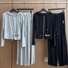 🛒𝐍𝐄𝐖 · 𝟐𝟎𝟐6/爆款现货 【秋冬上新】Ch*|26新品经典印花带帽长裤套装! 高端定制双十字拉链上衣 搭配松弛 🛒𝐍𝐄𝐖 · 𝟐𝟎𝟐6/爆款现货 【秋冬上新】Ch*|26新品经典印花带帽长裤套装! 高端定制双十字拉链上衣 搭配松弛
