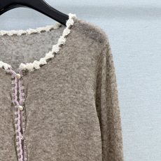🛒𝐍𝐄𝐖 · 𝟐𝟎𝟐6/爆款现货 【原单品质】小众|2026早秋新款法式羊毛🦙手钩撞色针织开衫 高订纱线,柔软亲肤,百搭 🛒𝐍𝐄𝐖 · 𝟐𝟎𝟐6/爆款现货 【原单品质】小众|2026早秋新款法式羊毛🦙手钩撞色针织开衫 高订纱线,柔软亲肤,百搭
