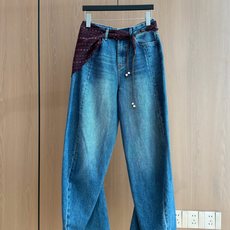 🛒𝐍𝐄𝐖 · 𝟐𝟎𝟐6/爆款现货 【秋冬上新】设计师|26新款丝巾装饰扭扭牛仔裤 爆单款 气质女神必入 定制专属图文 🛒𝐍𝐄𝐖 · 𝟐𝟎𝟐6/爆款现货 【秋冬上新】设计师|26新款丝巾装饰扭扭牛仔裤 爆单款 气质女神必入 定制专属图文