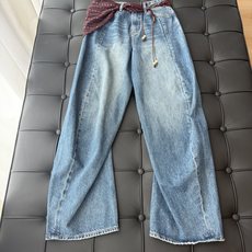🛒𝐍𝐄𝐖 · 𝟐𝟎𝟐6/爆款现货 【秋冬上新】设计师|26新款丝巾装饰扭扭牛仔裤 爆单款 气质女神必入 定制专属图文 🛒𝐍𝐄𝐖 · 𝟐𝟎𝟐6/爆款现货 【秋冬上新】设计师|26新款丝巾装饰扭扭牛仔裤 爆单款 气质女神必入 定制专属图文