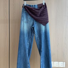 🛒𝐍𝐄𝐖 · 𝟐𝟎𝟐6/爆款现货 【秋冬上新】设计师|26新款丝巾装饰扭扭牛仔裤 爆单款 气质女神必入 定制专属图文 🛒𝐍𝐄𝐖 · 𝟐𝟎𝟐6/爆款现货 【秋冬上新】设计师|26新款丝巾装饰扭扭牛仔裤 爆单款 气质女神必入 定制专属图文