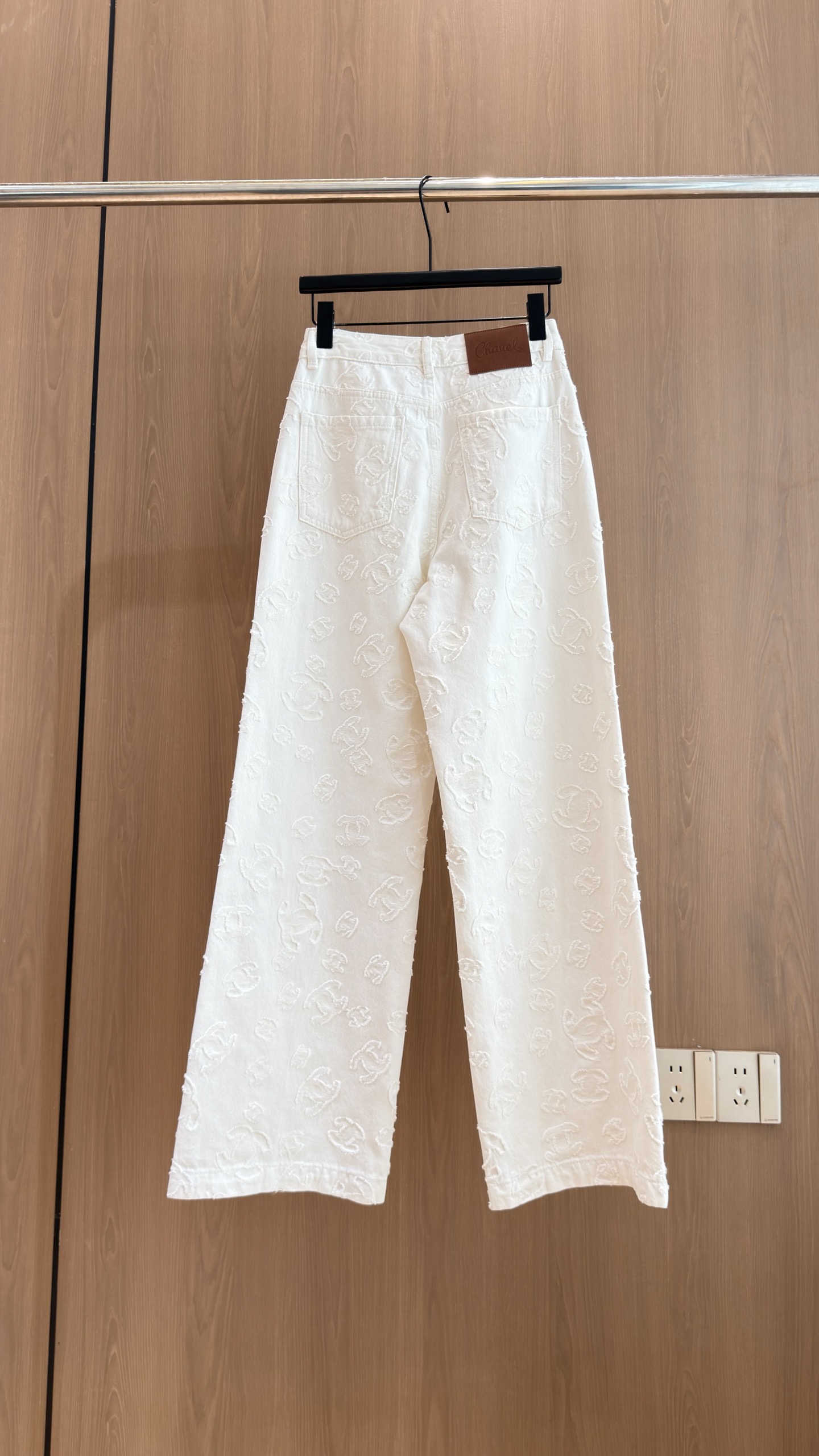 🛒𝐍𝐄𝐖 · 𝟐𝟎𝟐6/爆款现货 【秋冬上新】设计师｜26新款经典立体双C烧花直筒牛仔裤 爆单款  气质女神必入  定制
