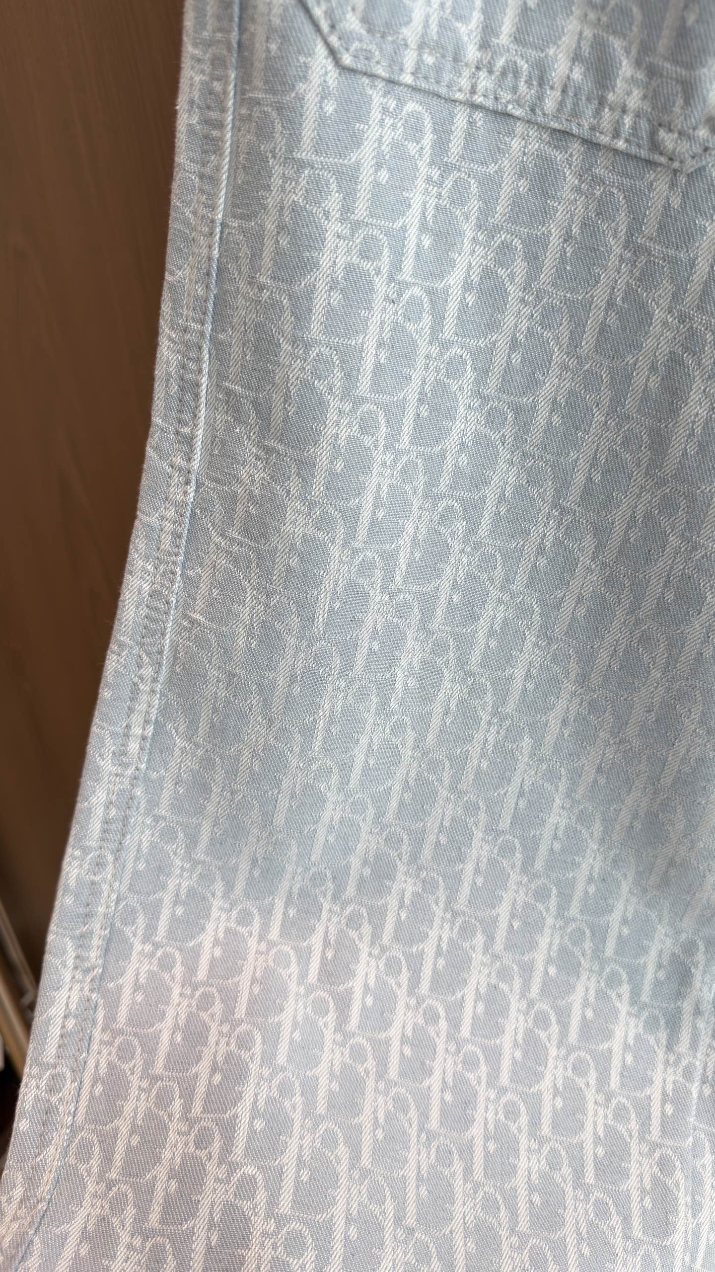 🛒𝐍𝐄𝐖 · 𝟐𝟎𝟐6/爆款现货 【秋冬新款】设计师｜D家专属色织刺绣双口袋牛仔裤 采用高端定制面料，牛仔穿起来非常舒适
