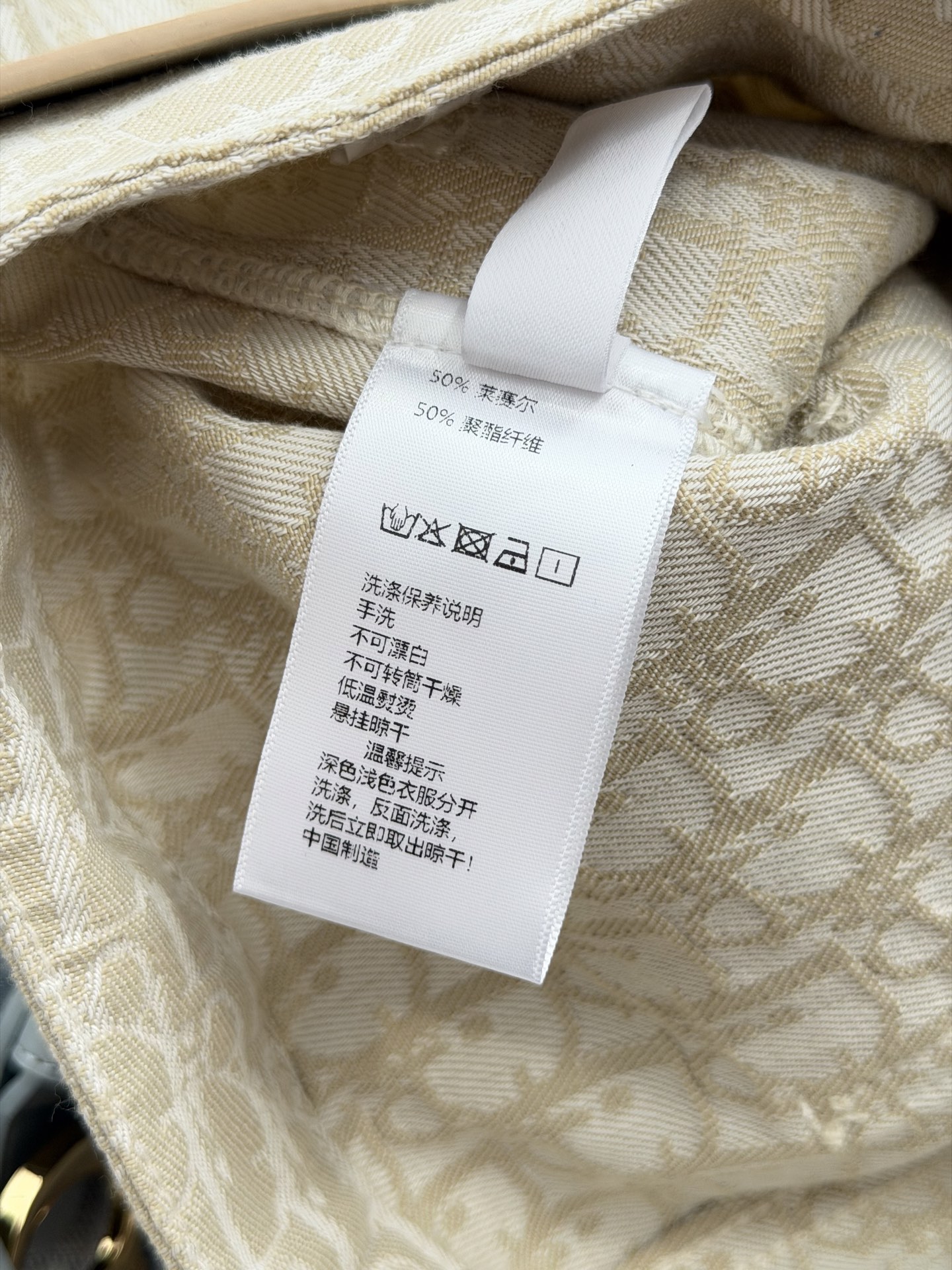 🛒𝐍𝐄𝐖 · 𝟐𝟎𝟐6/爆款现货 【秋冬新款】设计师｜D家专属色织刺绣双口袋牛仔裤 采用高端定制面料，牛仔穿起来非常舒适