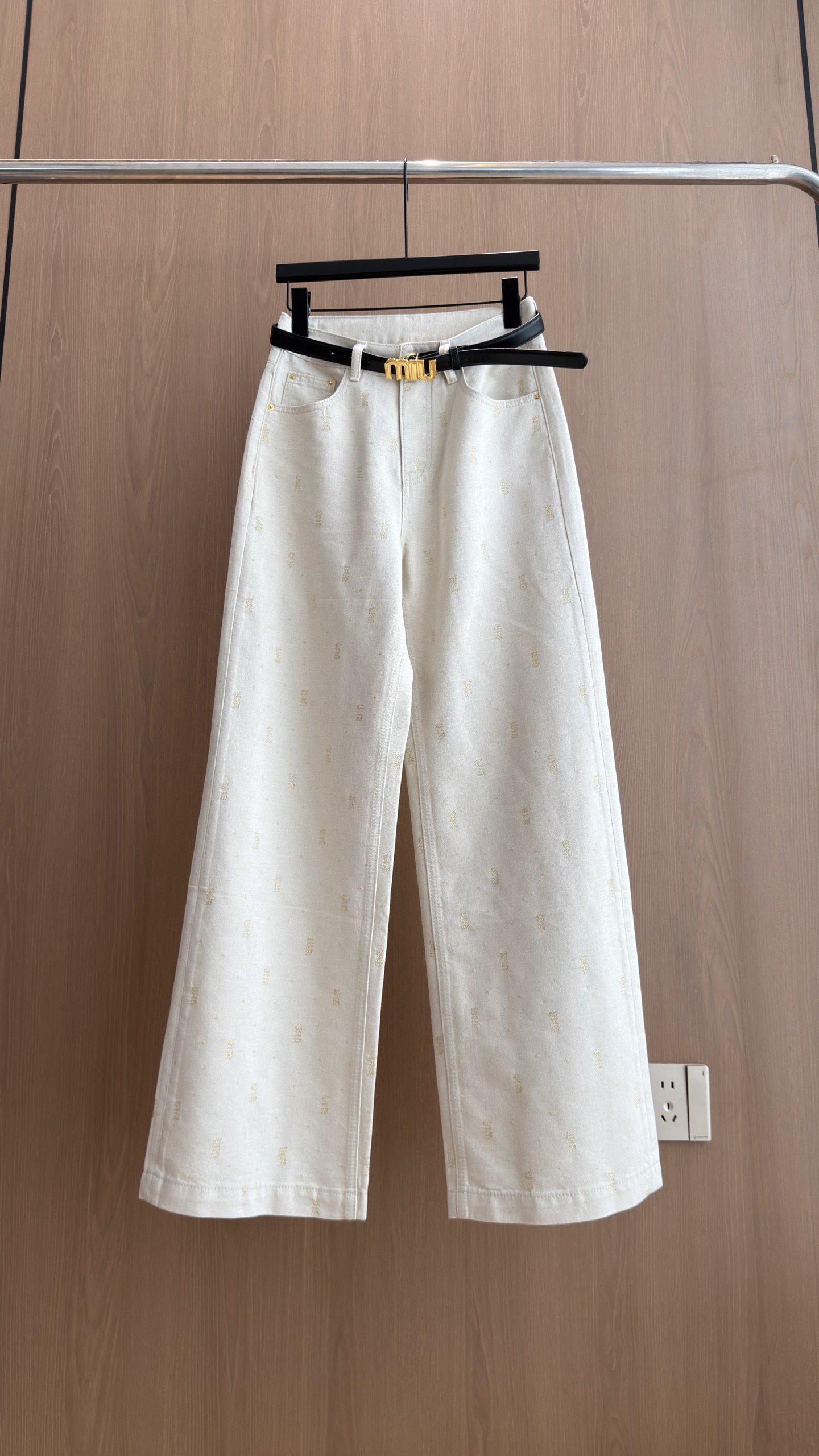 🛒𝐍𝐄𝐖 · 𝟐𝟎𝟐6/爆款现货 【秋冬上新】设计师｜26新款MM字母刺绣直筒牛仔裤 爆单款  气质女神必入  定制专属
