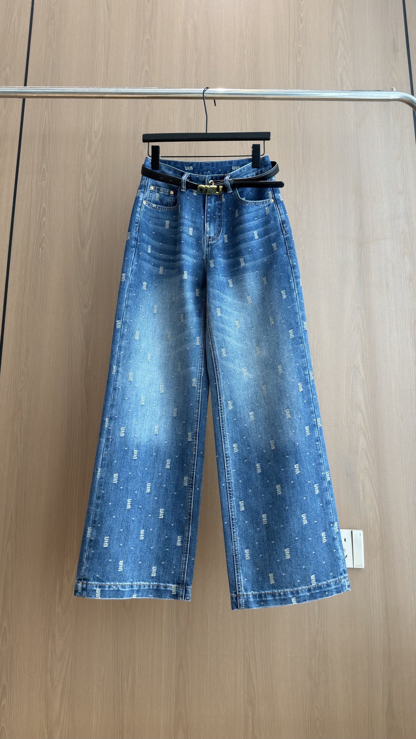 🛒𝐍𝐄𝐖 · 𝟐𝟎𝟐6/爆款现货 【秋冬上新】设计师｜26新款MM字母刺绣直筒牛仔裤 爆单款  气质女神必入  定制专属