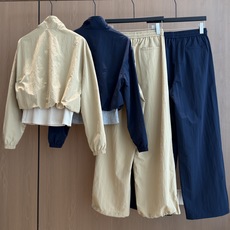 🛒𝐍𝐄𝐖 · 𝟐𝟎𝟐6/爆款现货 【秋冬上新】Miu*|26新款miu系工装式假两件拼接套装 高端定制立领半拉链上衣,搭 🛒𝐍𝐄𝐖 · 𝟐𝟎𝟐6/爆款现货 【秋冬上新】Miu*|26新款miu系工装式假两件拼接套装 高端定制立领半拉链上衣,搭
