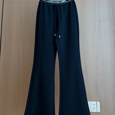 🛒𝐍𝐄𝐖 · 𝟐𝟎𝟐6/爆款现货 【秋冬上新】D*|26早秋新品字母松紧织带微喇休闲裤! 定制版型 极简主义法式优雅 🛒𝐍𝐄𝐖 · 𝟐𝟎𝟐6/爆款现货 【秋冬上新】D*|26早秋新品字母松紧织带微喇休闲裤! 定制版型 极简主义法式优雅