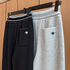 🛒𝐍𝐄𝐖 · 𝟐𝟎𝟐6/爆款现货 【秋冬上新】D*|26早秋新品字母松紧织带微喇休闲裤! 定制版型 极简主义法式优雅 🛒𝐍𝐄𝐖 · 𝟐𝟎𝟐6/爆款现货 【秋冬上新】D*|26早秋新品字母松紧织带微喇休闲裤! 定制版型 极简主义法式优雅
