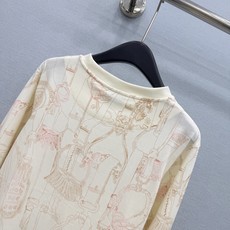 🛒𝐍𝐄𝐖 · 𝟐𝟎𝟐6/爆款现货 【原单品质】 Her*|2026新款印花长袖T恤 高订面料,减龄百搭版型 ,上身的 🛒𝐍𝐄𝐖 · 𝟐𝟎𝟐6/爆款现货 【原单品质】 Her*|2026新款印花长袖T恤 高订面料,减龄百搭版型 ,上身的