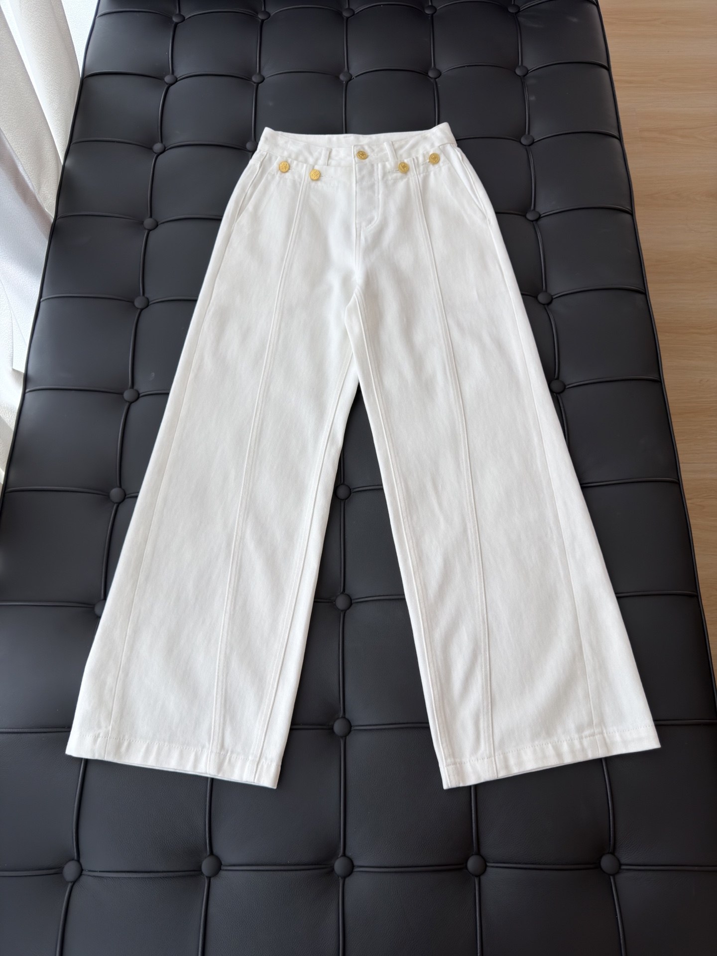 🛒𝐍𝐄𝐖 · 𝟐𝟎𝟐6/爆款现货 【秋冬上新】Ce*｜26新款凯旋图刺绣直筒牛仔裤 爆单款  订制金色纽扣 气质女神必入