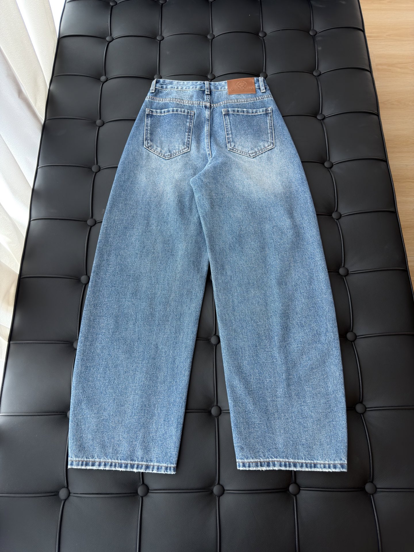 🛒𝐍𝐄𝐖 · 𝟐𝟎𝟐6/爆款现货 【秋冬上新】设计师｜26新款撞色印花镰刀式牛仔裤 爆单款  气质女神必入  定制专属图