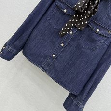 🛒𝐍𝐄𝐖 · 𝟐𝟎𝟐6/爆款现货 【秋冬上新】Va*|2026新品波点丝巾牛仔衬衫 系列款 定制YB斜纹棉牛仔材质 酵 🛒𝐍𝐄𝐖 · 𝟐𝟎𝟐6/爆款现货 【秋冬上新】Va*|2026新品波点丝巾牛仔衬衫 系列款 定制YB斜纹棉牛仔材质 酵