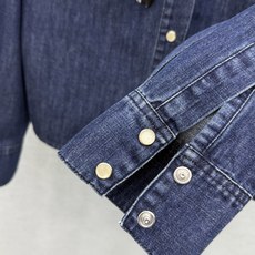 🛒𝐍𝐄𝐖 · 𝟐𝟎𝟐6/爆款现货 【秋冬上新】Va*|2026新品波点丝巾牛仔衬衫 系列款 定制YB斜纹棉牛仔材质 酵 🛒𝐍𝐄𝐖 · 𝟐𝟎𝟐6/爆款现货 【秋冬上新】Va*|2026新品波点丝巾牛仔衬衫 系列款 定制YB斜纹棉牛仔材质 酵