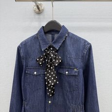 🛒𝐍𝐄𝐖 · 𝟐𝟎𝟐6/爆款现货 【秋冬上新】Va*|2026新品波点丝巾牛仔收腰连衣裙 系列款 定制YB斜纹棉牛仔材 🛒𝐍𝐄𝐖 · 𝟐𝟎𝟐6/爆款现货 【秋冬上新】Va*|2026新品波点丝巾牛仔收腰连衣裙 系列款 定制YB斜纹棉牛仔材