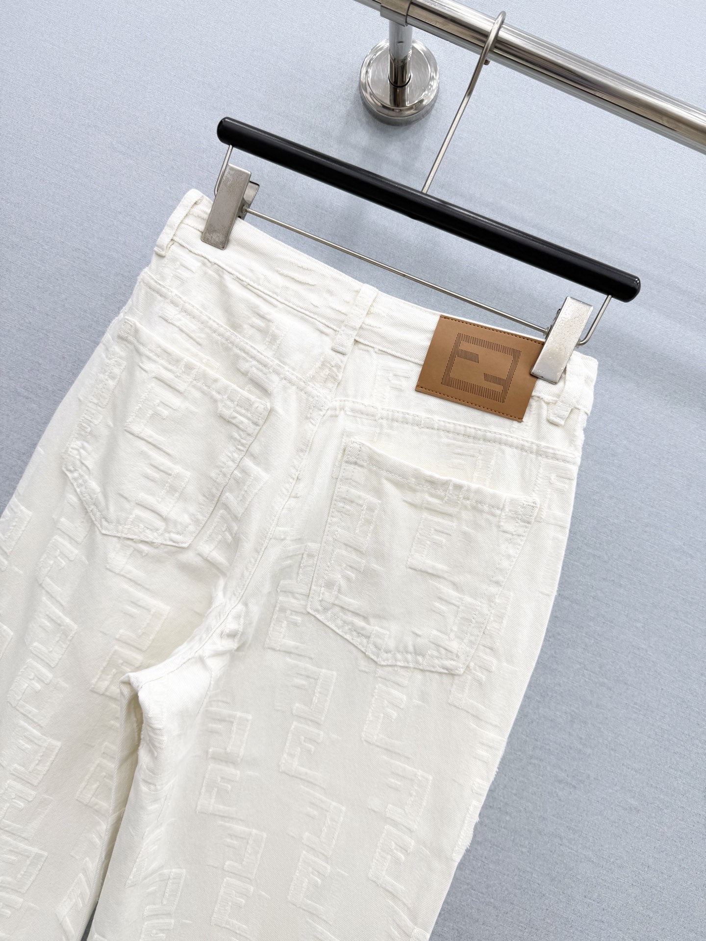 🛒𝐍𝐄𝐖 · 𝟐𝟎𝟐6/爆款现货 【秋冬上新】设计师｜26新款FF满身提花直筒牛仔裤 爆单款  气质女神必入  定制专属