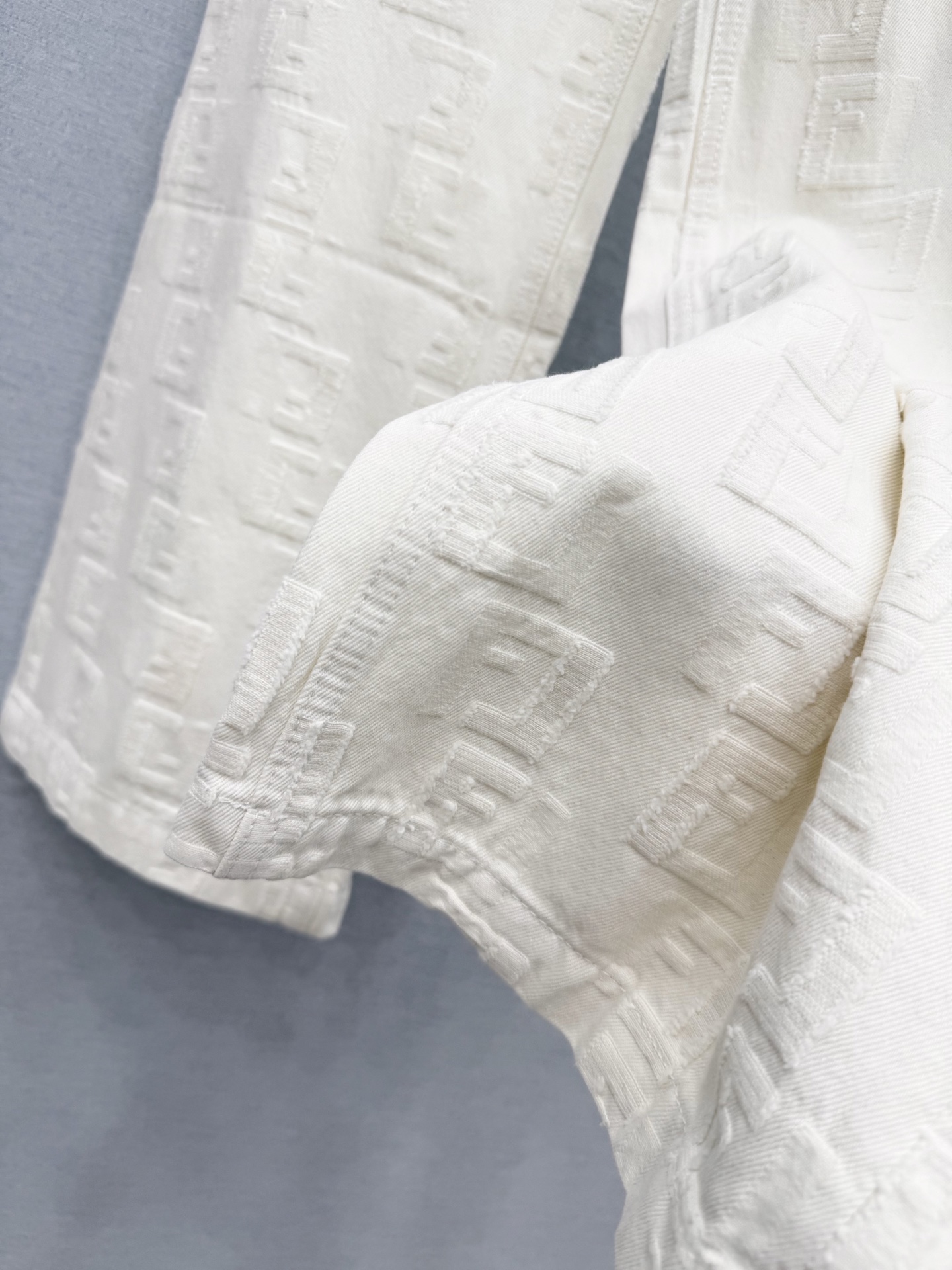 🛒𝐍𝐄𝐖 · 𝟐𝟎𝟐6/爆款现货 【秋冬上新】设计师｜26新款FF满身提花直筒牛仔裤 爆单款  气质女神必入  定制专属