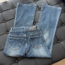 🛒𝐍𝐄𝐖 · 𝟐𝟎𝟐6/爆款现货 【秋冬新款】设计师|金属撞色微喇牛仔裤 采用高端定制面料,牛仔穿起来非常舒适,常规设计 🛒𝐍𝐄𝐖 · 𝟐𝟎𝟐6/爆款现货 【秋冬新款】设计师|金属撞色微喇牛仔裤 采用高端定制面料,牛仔穿起来非常舒适,常规设计