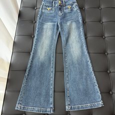 🛒𝐍𝐄𝐖 · 𝟐𝟎𝟐6/爆款现货 【秋冬新款】设计师|金属撞色微喇牛仔裤 采用高端定制面料,牛仔穿起来非常舒适,常规设计 🛒𝐍𝐄𝐖 · 𝟐𝟎𝟐6/爆款现货 【秋冬新款】设计师|金属撞色微喇牛仔裤 采用高端定制面料,牛仔穿起来非常舒适,常规设计