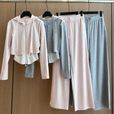 🛒𝐍𝐄𝐖 · 𝟐𝟎𝟐6/爆款现货 【秋冬上新】Ch*|26新品经典假两件拼接带帽长裤套装! 高端定制烫钻拉链上衣 搭配 🛒𝐍𝐄𝐖 · 𝟐𝟎𝟐6/爆款现货 【秋冬上新】Ch*|26新品经典假两件拼接带帽长裤套装! 高端定制烫钻拉链上衣 搭配