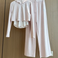 🛒𝐍𝐄𝐖 · 𝟐𝟎𝟐6/爆款现货 【秋冬上新】Ch*|26新品经典假两件拼接带帽长裤套装! 高端定制烫钻拉链上衣 搭配 🛒𝐍𝐄𝐖 · 𝟐𝟎𝟐6/爆款现货 【秋冬上新】Ch*|26新品经典假两件拼接带帽长裤套装! 高端定制烫钻拉链上衣 搭配