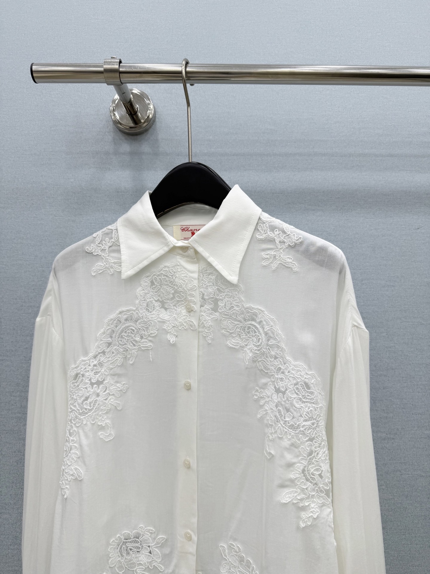 🛒𝐍𝐄𝐖 · 𝟐𝟎𝟐6/爆款现货 原单品质 小众*|2026新品水溶花边刺绣衬衫 精致版型,高级肌理细腻 极简主义常 🛒𝐍𝐄𝐖 · 𝟐𝟎𝟐6/爆款现货 原单品质 小众*|2026新品水溶花边刺绣衬衫 精致版型,高级肌理细腻 极简主义常