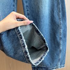 🛒𝐍𝐄𝐖 · 𝟐𝟎𝟐6/爆款现货 【原单品质】P*|26新款撞色明线刺绣镰刀式牛仔裤 倒三角铁牌系列款 气质女神必入 🛒𝐍𝐄𝐖 · 𝟐𝟎𝟐6/爆款现货 【原单品质】P*|26新款撞色明线刺绣镰刀式牛仔裤 倒三角铁牌系列款 气质女神必入