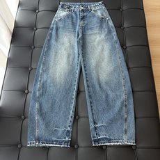 🛒𝐍𝐄𝐖 · 𝟐𝟎𝟐6/爆款现货 【原单品质】P*|26新款撞色明线刺绣镰刀式牛仔裤 倒三角铁牌系列款 气质女神必入 🛒𝐍𝐄𝐖 · 𝟐𝟎𝟐6/爆款现货 【原单品质】P*|26新款撞色明线刺绣镰刀式牛仔裤 倒三角铁牌系列款 气质女神必入